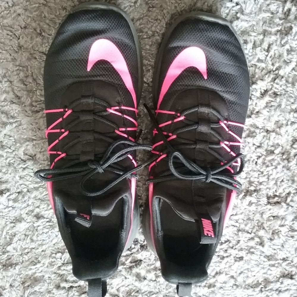 NIKE sz 6Y black & pink